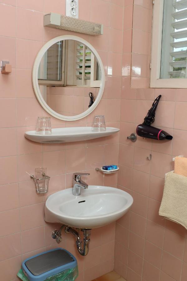 Apartment For One Person Kukljica Eksteriør bilde